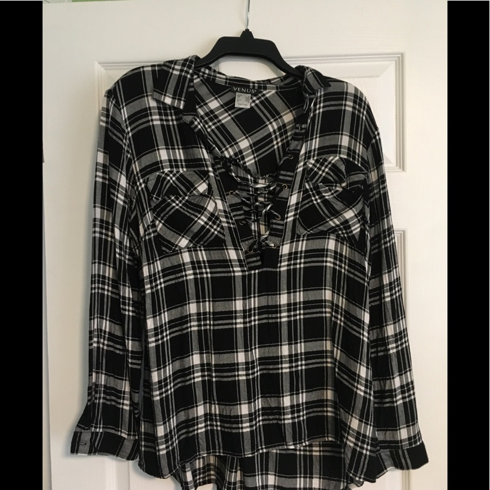 High-Lo Plaid Tie Shirt